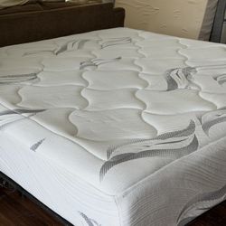 USED KING SIZE MEMORY FOAM COOL GEL MATTRESS WITH BOX SPRING DELIVERY 🚚 AVAILABLE 