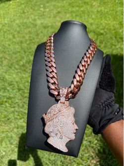 20mm Miami Cuban Link Rose Gold Chain with Large Queen Elizabeth Pendant