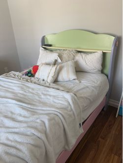 Girls Bedroom Set – Twin Bed, Dresser with Mirror, Nightstand & Desk – $300