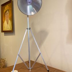 Tripod With Light Great For Artists And Photographers 