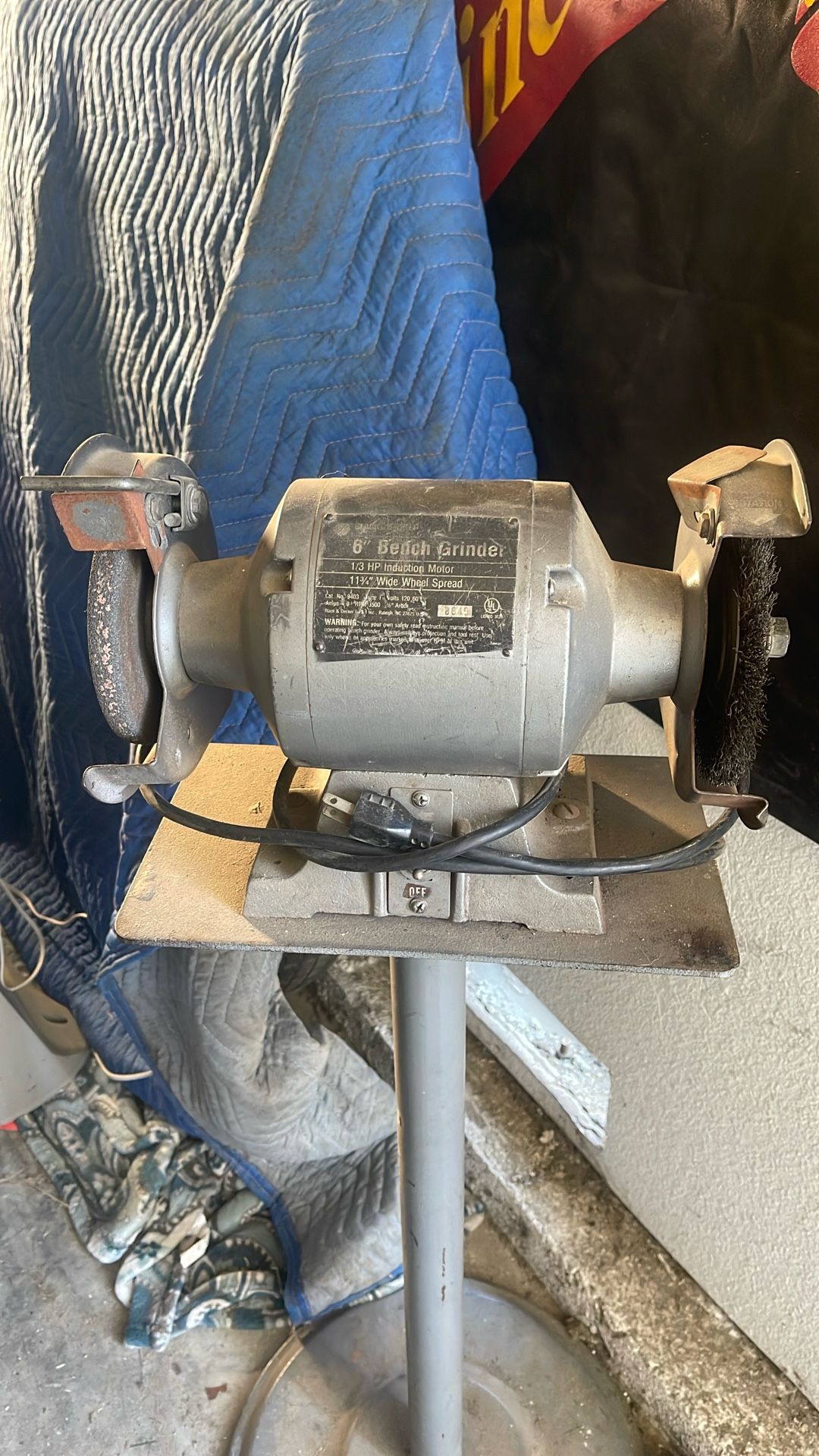 Black & Decker 6 Inch Bench Grinder 1/3 HP 3500 RPM with Stand