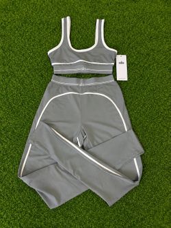 Women’s Alo Yoga Set (Top + Leggings)