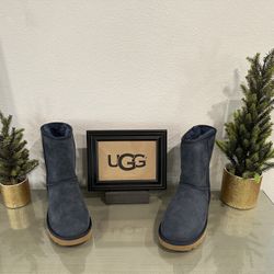 New: UGG Women’s Classic Short Navy Boots Size 6