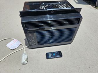 air conditioner - Midea
window type
120V
6,000 BTU
16x13x14H"
remote included
works good