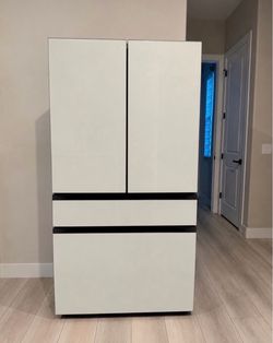 Samsung Bespoke White Glass French Door Refrigerator (Standard depth)
