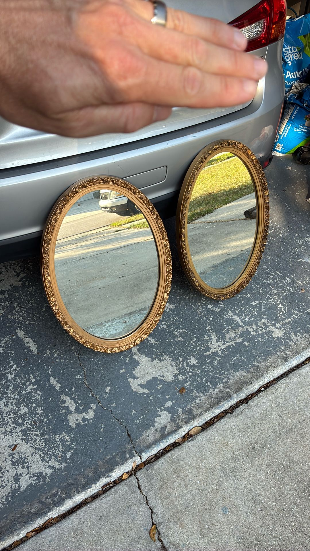 2 Mirrors 