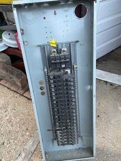 200 amp circuit panel with lots of Siemens breakers