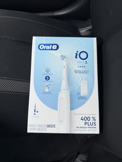 Oral-B iO3 Series 3 Luxe Rechargeable Electric Toothbrush 