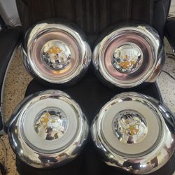 Vintage Oldsmobile Hubcaps Like Brand New