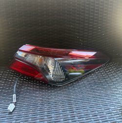 2018 2019 2020 2021 2022 2023 2024 Toyota Camry Right Passenger Side Outer Tail Light OEM