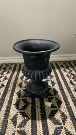 Black Classical Urn Planter