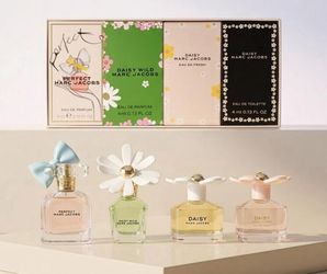 Marc Jacobs Daisy 4 Pcs Gift Set (Daisy 4ml+Daisy Fresh 4ml+Daisy Wild 4ml+Perfect 5ml) For Women Mini Set 0.17oz/5ml+0.14oz/4ml*3 - Perfume For Long 