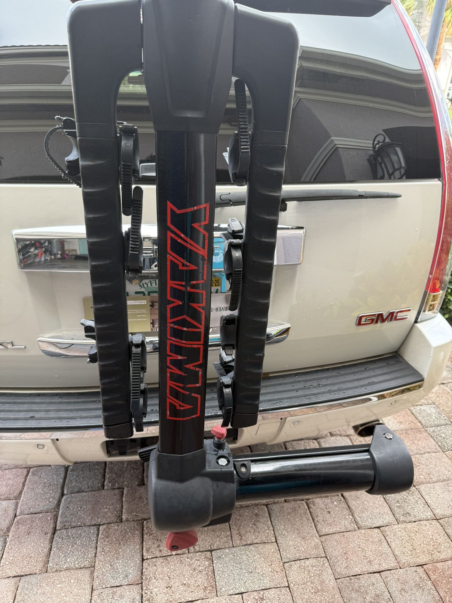 yakima 4 bicycle rack it have the break away