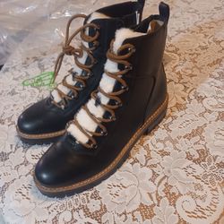 New Women's Size 11 Hiking Boots 