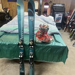 Salomon Twin Tip Ski Package With Boots And Bindings 