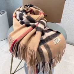 Brand New BURBERRY Scarf / Box
