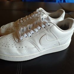 White Leather NIKE Sneakers