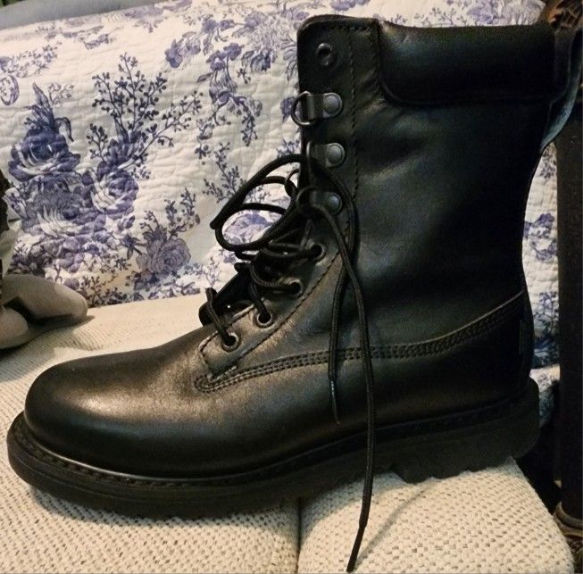 New Rocky Boots Size 7 Women