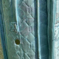 Tons Of KINGS MUST Or Queens  Foam Thick 