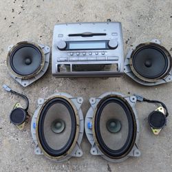 Tacoma CD/AM/FM radio and 6 Speakers
