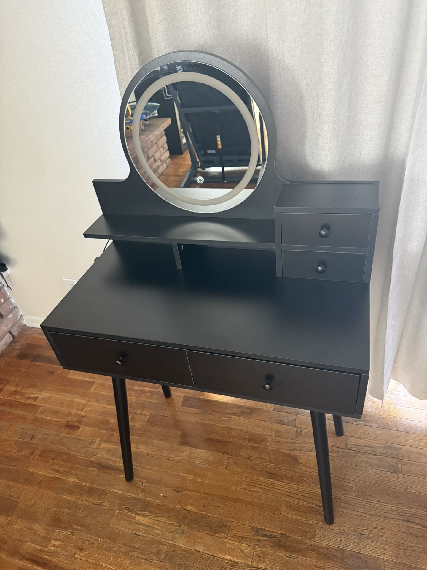 Vanity desk