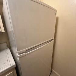 Kenmore Refrigerator and Freezer, 18 cu ft, 30 inch, kitchen ready, garage ready