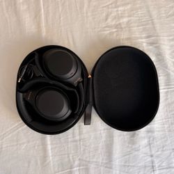 Sony WH-1000XM4 Noise Cancelling Headphones + Case