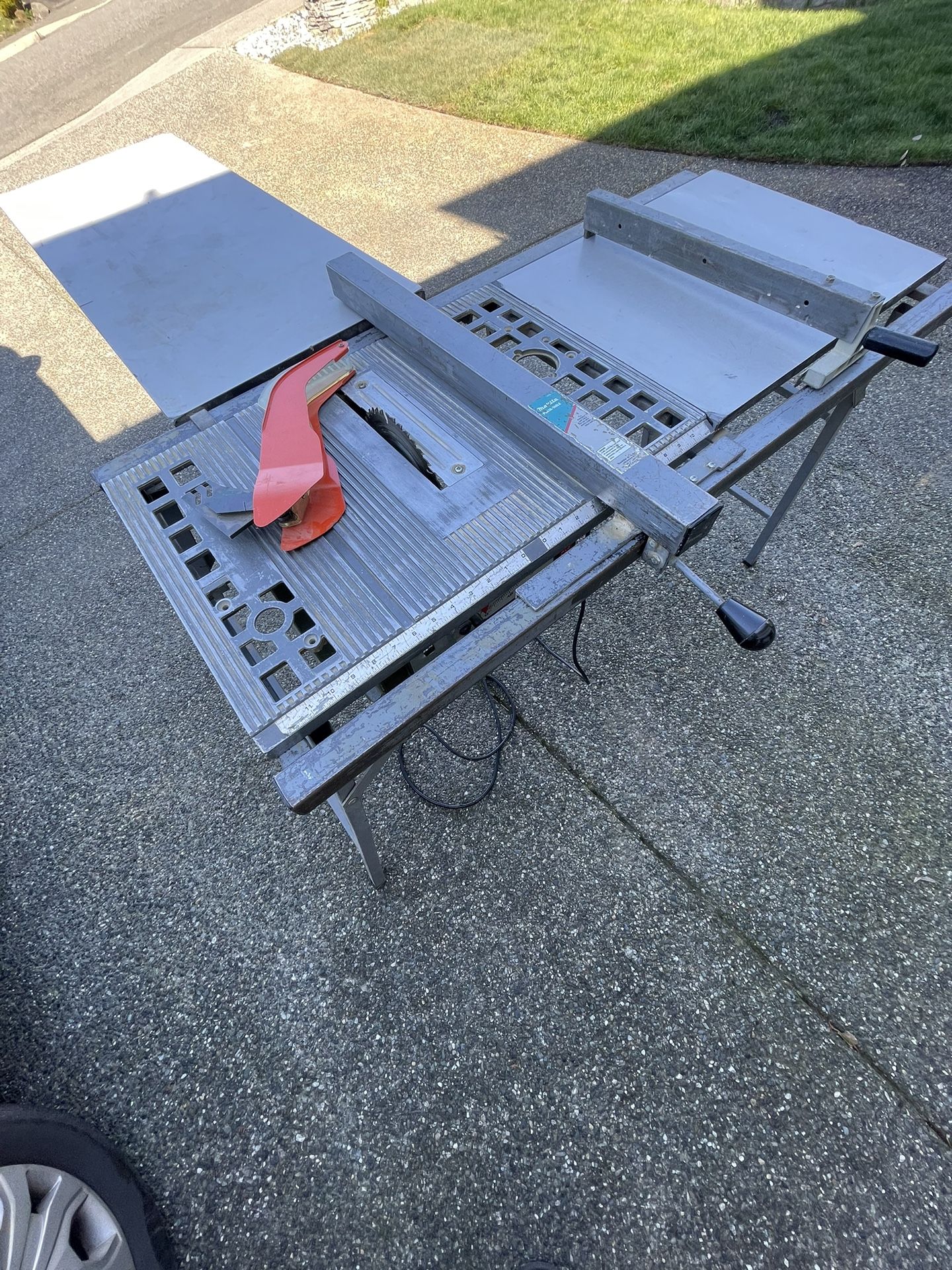 Makita Table Saw With Table And Extention