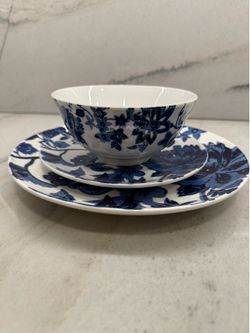 Floral ceramic 70 piece dinnerware set
