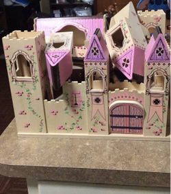 MELISSA & DOUG WOODEN CASTLE EXECELLET CONDITION
