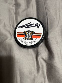 Leo Carlsson autographed puck