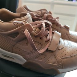 NIKE AIR SNEAKERS SIZE 9 MENS..WORN 2 TIMES