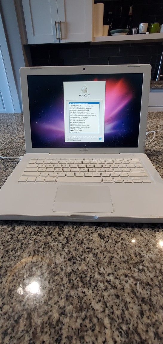Macbook 13" Late 2007 Retro Laptop Good Condition White