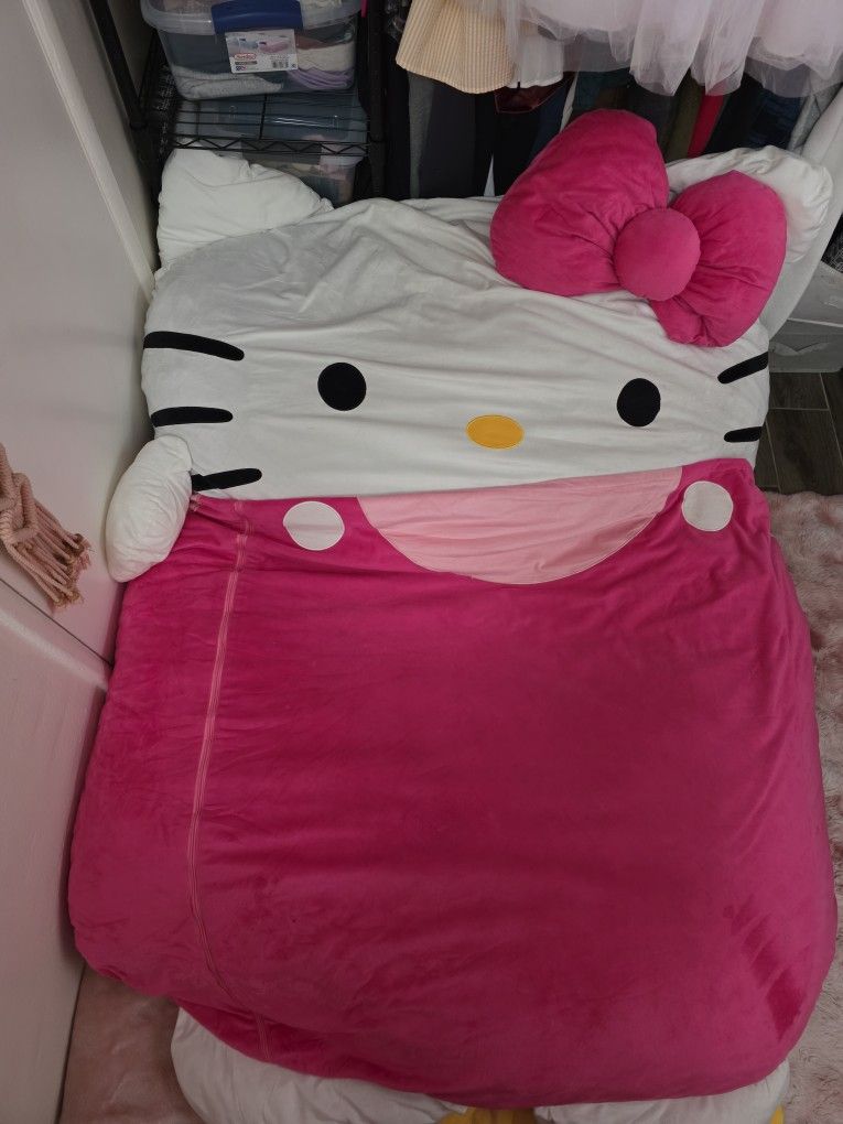 Hello Kitty Floor Lounge