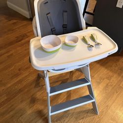 4Moms Magnetic High Chair And Bowls/utensils