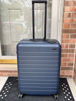 Away Medium Suitcase – Lightweight HardShell Checked Luggage - Navy
