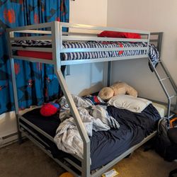 Almost new TWIN-over-FULL Bunk Bed With 1 TWIN mattress