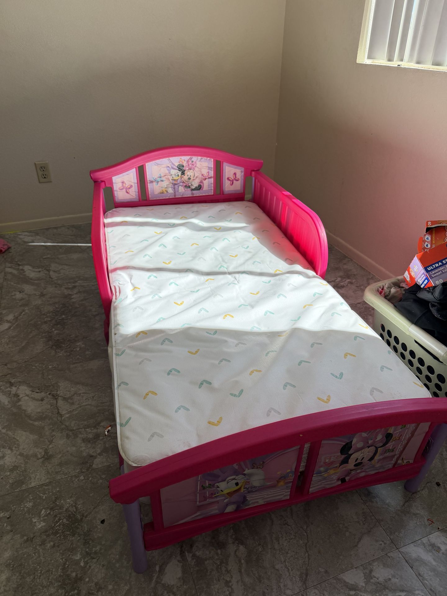 Toddler bed