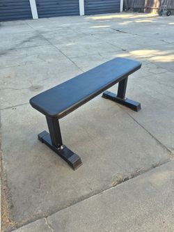 Work out bench  like new  mouving  to smaller place  best offer takes it