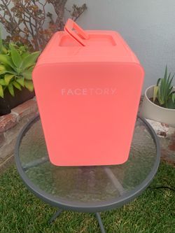 **PRICE DROP** FaceTory Portable Mini Fridge