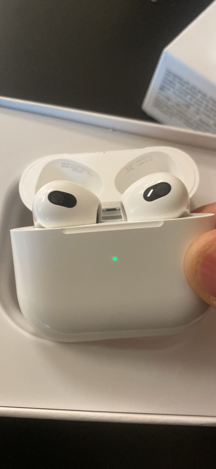 Airpods(generation 3)