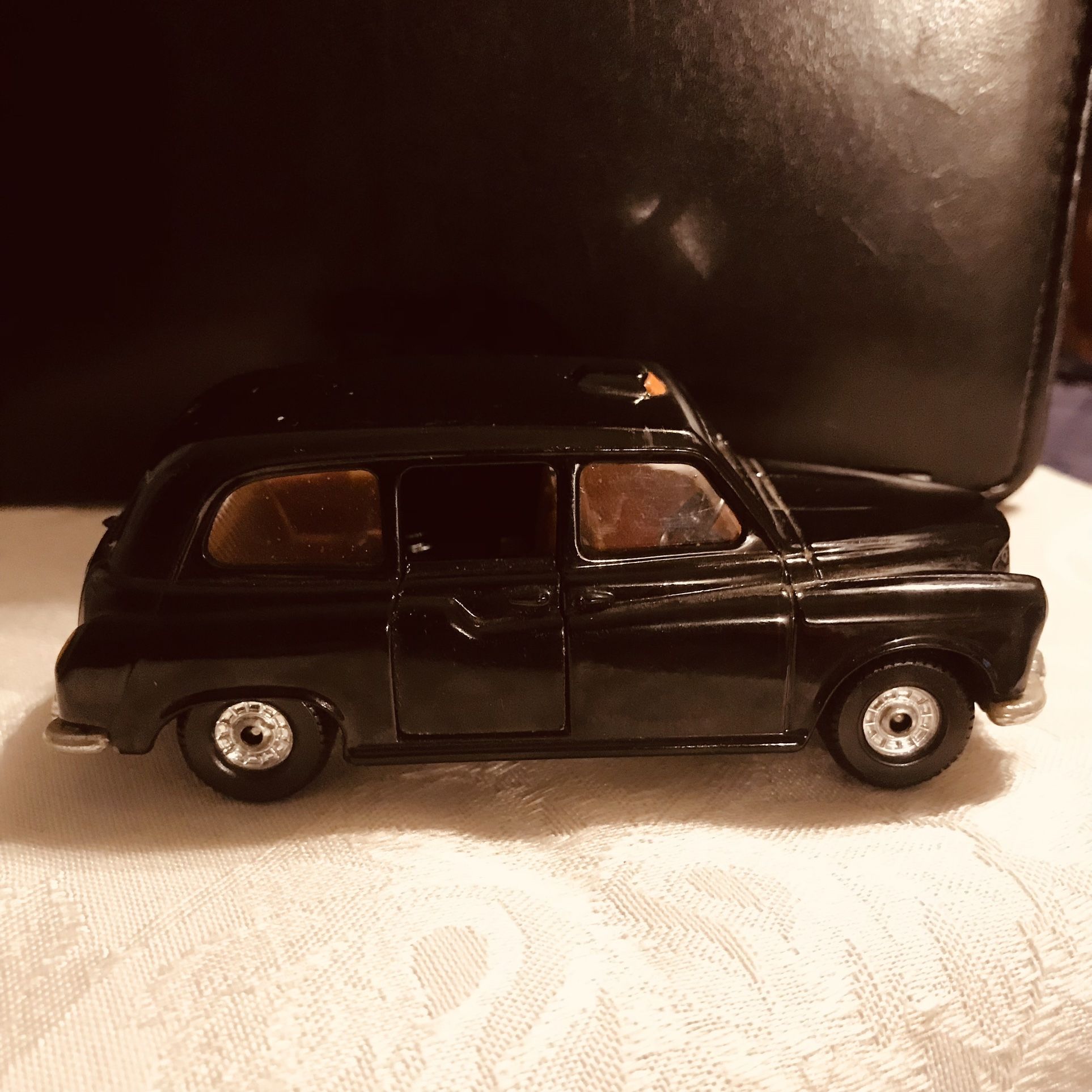 1/43 Scale Corgi Austin London Taxi