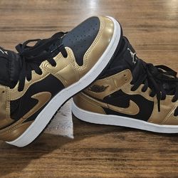 NIKE AIR JORDAN 1 MID METALLIC-GOLD BLACK SHOE

