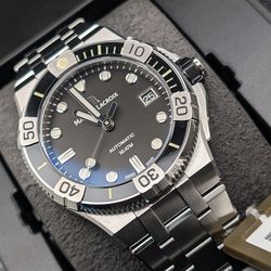 Maurice Lacroix AIKON  Venturer Black Dial Watch 38mm NEW! Full Set Stainless Steel Swiss Automatic w/Extra Strap