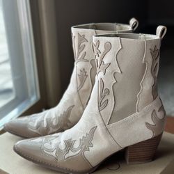 Size 10M Cowgirl Boots