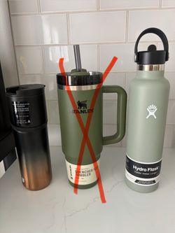 New - hydroflask and Starbucks tumbler