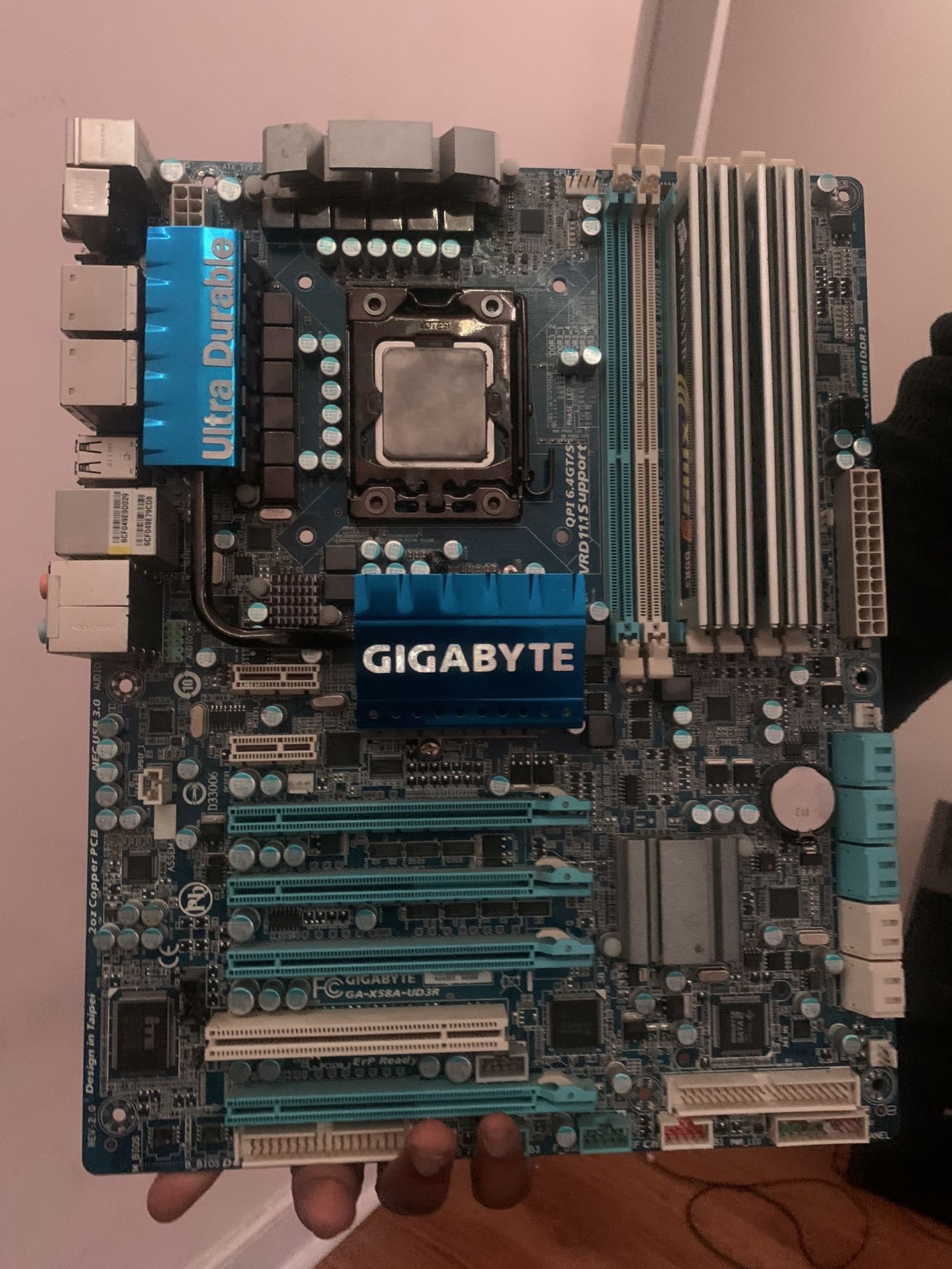 850 Wats Power Supply And Gigabyte Mother Board 
