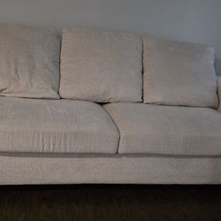 Like-New Sofa for Sale – Smoke & Pet Free