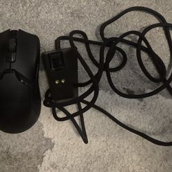 Razer Viper Ultimate Wireless Gaming Mouse with Charging Dock & USB Dongle