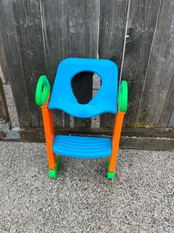 STEP TRAINING POTTY WITH STEP LADDERS 🪜 $20 FIRM ONLY CASH APPRECIATE